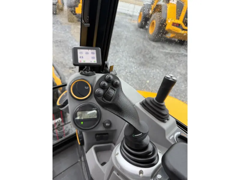 2023 JCB 35Z-1