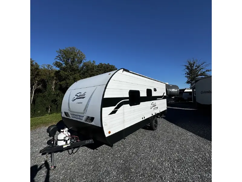 2025 SHASTA COMPACT 18FQ