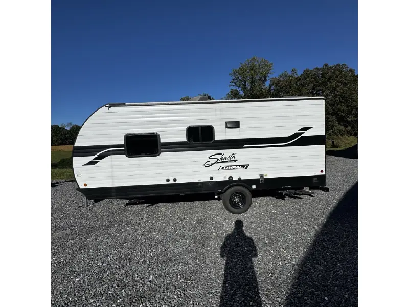 2025 SHASTA COMPACT 18FQ