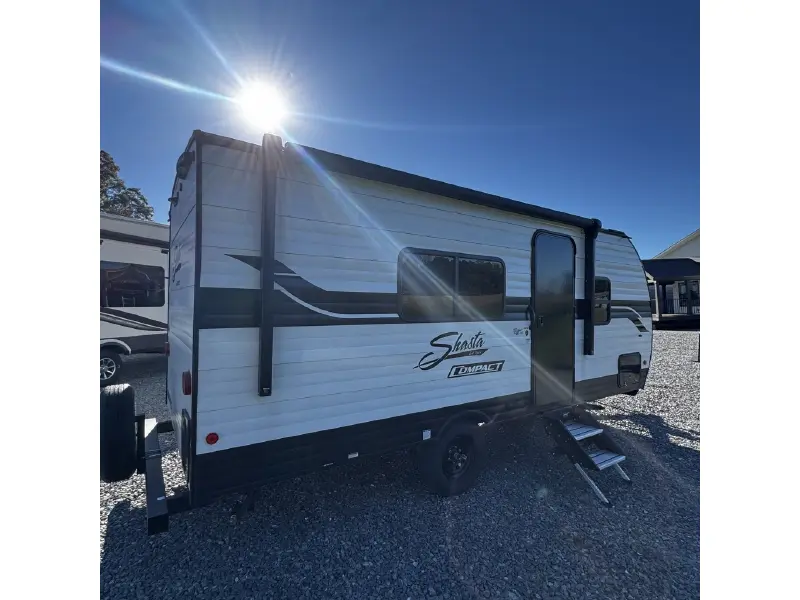 2025 SHASTA COMPACT 18FQ