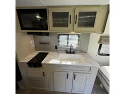 2025 SHASTA COMPACT 18FQ