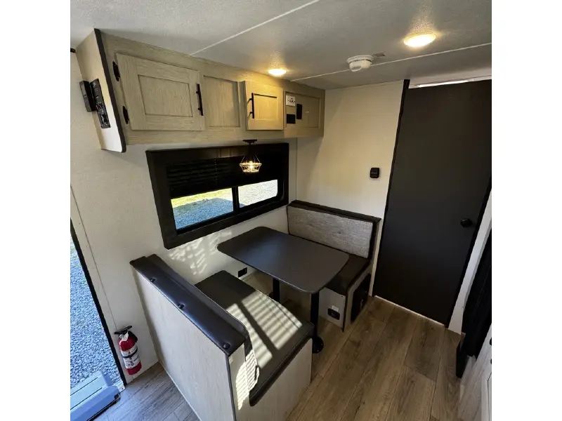 2025 SHASTA COMPACT 18FQ