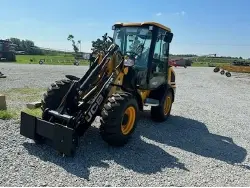 2023 JCB 407 AGRI