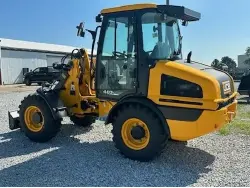 2023 JCB 407 AGRI