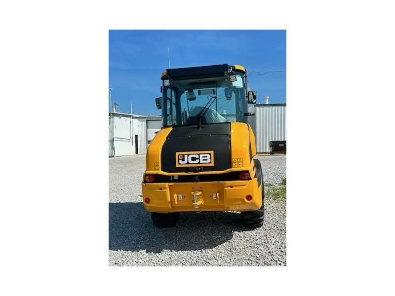 2023 JCB 407 AGRI
