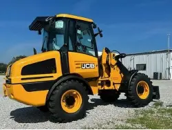 2023 JCB 407 AGRI