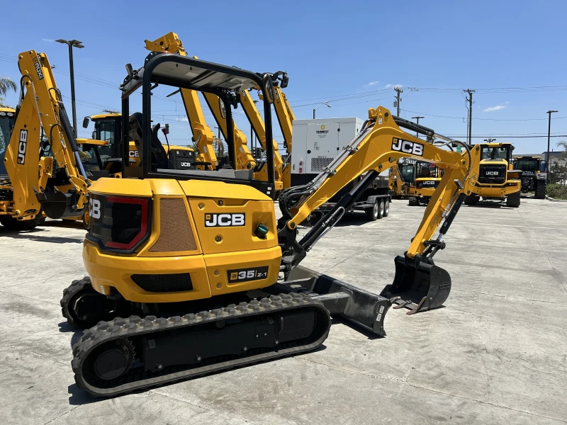 2025 JCB 35z