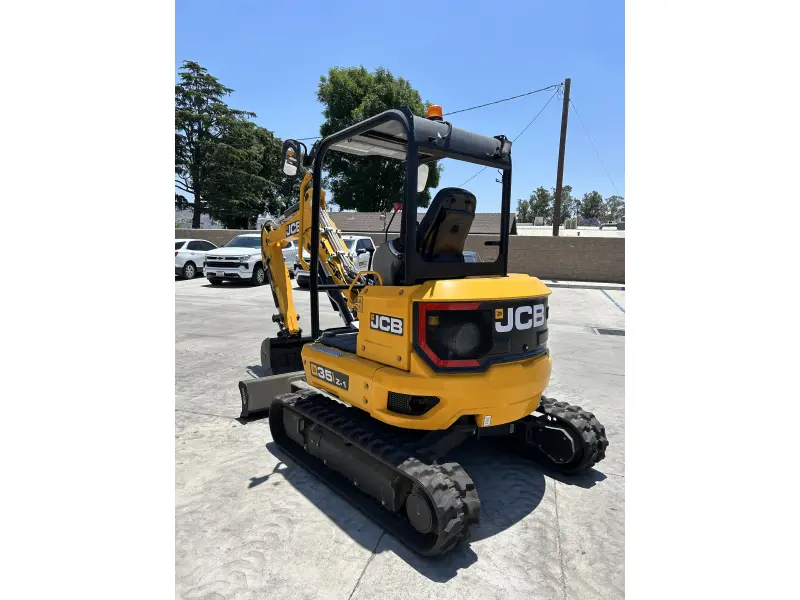 2025 JCB 35z