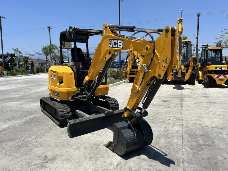 2025 JCB 35z