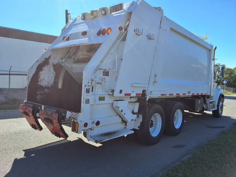 2010 FREIGHTLINER M2
