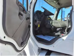 2010 FREIGHTLINER M2
