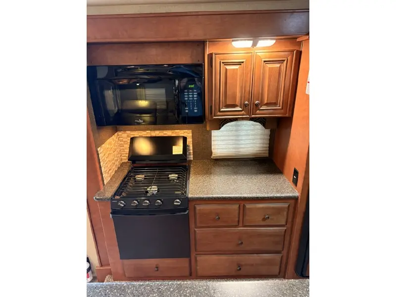 2018 NORTHWOOD MFG ARCTIC FOX 28 F