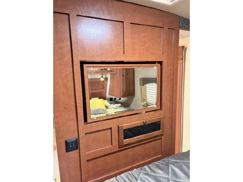 2018 NORTHWOOD MFG ARCTIC FOX 28 F