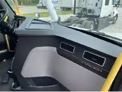 2022 FREIGHTLINER CASCADIA 126