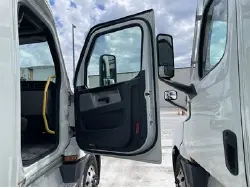 2022 FREIGHTLINER CASCADIA 126