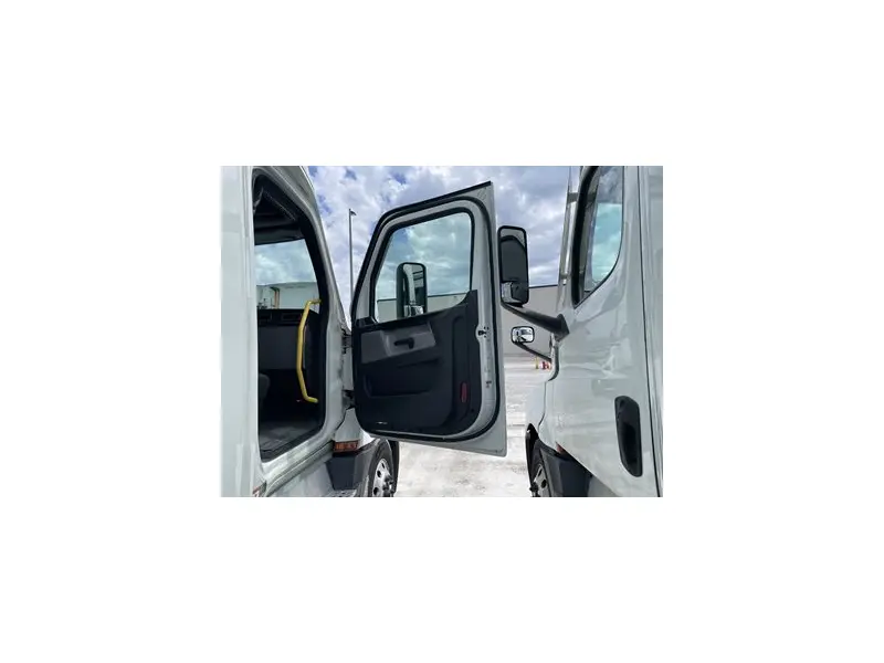 2022 FREIGHTLINER CASCADIA 126