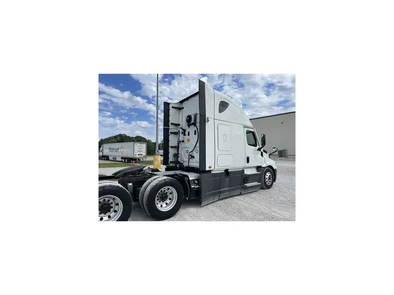 2022 FREIGHTLINER CASCADIA 126