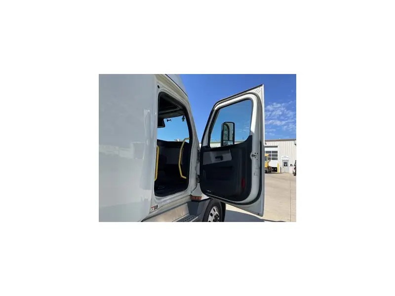 2022 FREIGHTLINER CASCADIA 126