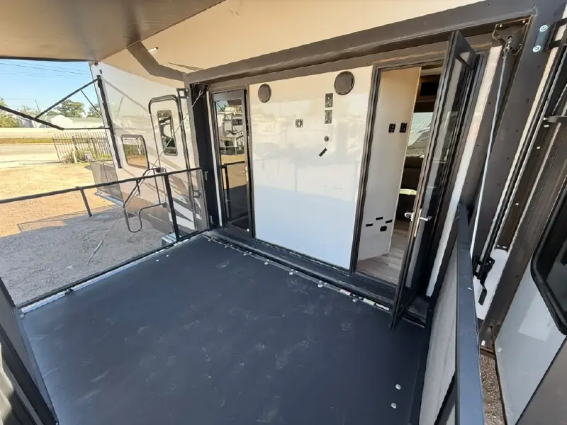 2022 ALLIANCE RV VALOR 42V13