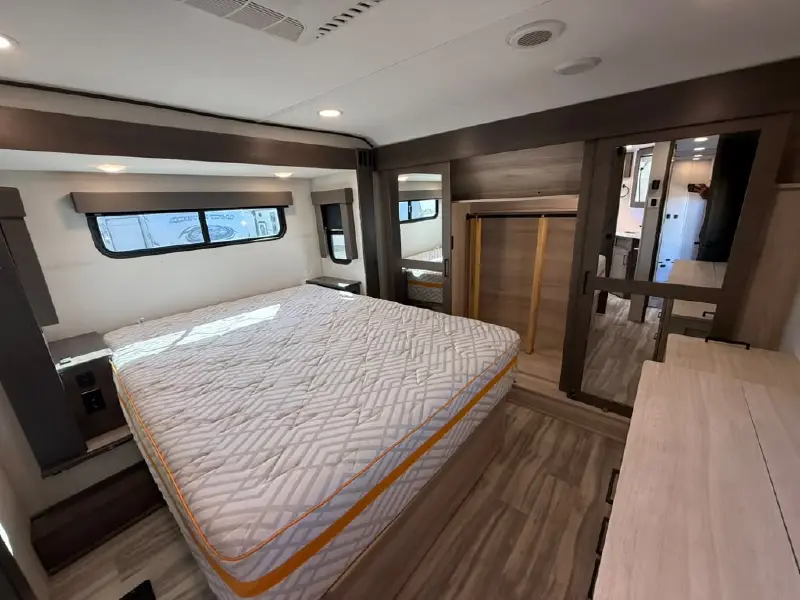 2022 ALLIANCE RV VALOR 42V13