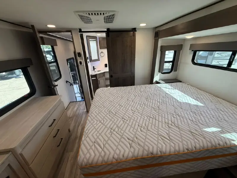 2022 ALLIANCE RV VALOR 42V13