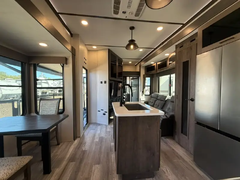 2022 ALLIANCE RV VALOR 42V13