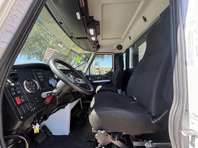 2024 AUTOCAR DC64