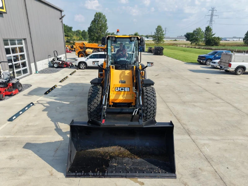 2025 JCB 427
