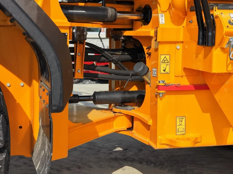 2025 JCB 427