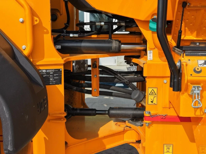 2025 JCB 427