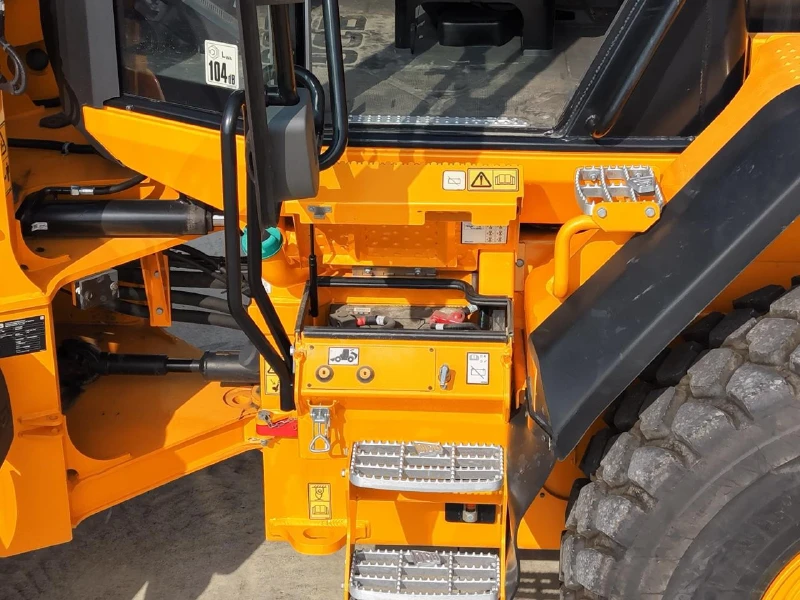 2025 JCB 427
