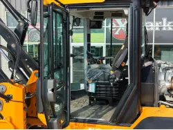 2025 JCB 427