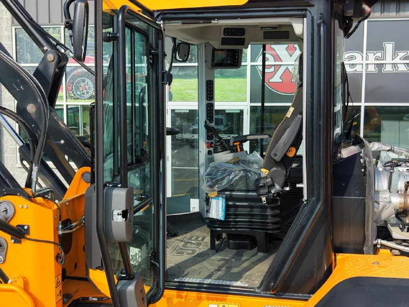 2025 JCB 427