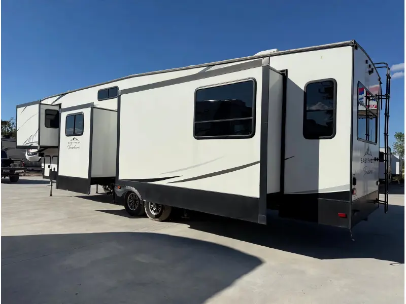 2022 EAST TO WEST TANDARA 386MB-OK