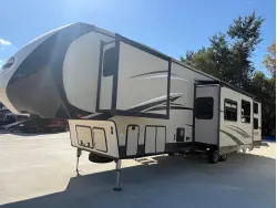 2017 FOREST RIVER SANDPIPER 381RBOK