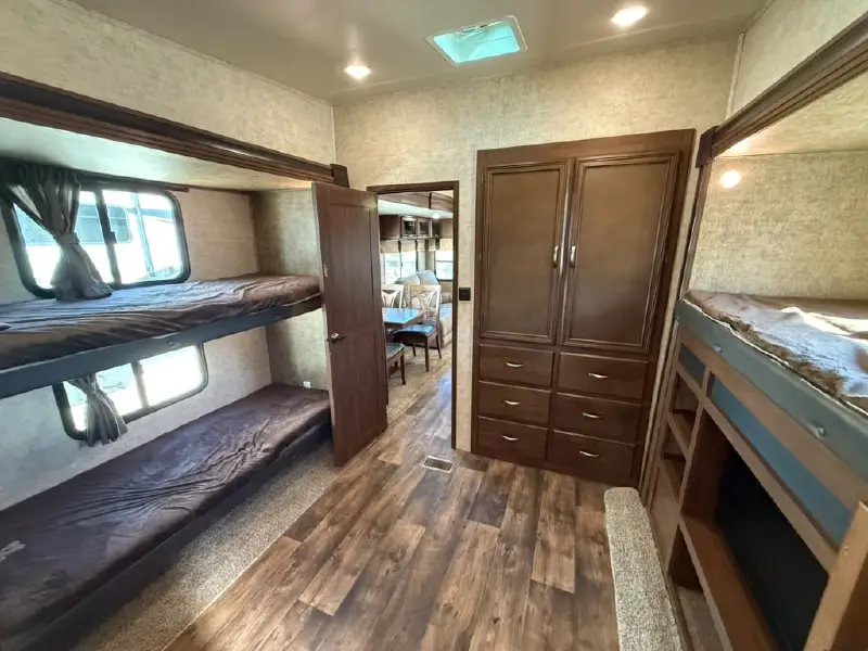 2017 FOREST RIVER SANDPIPER 381RBOK