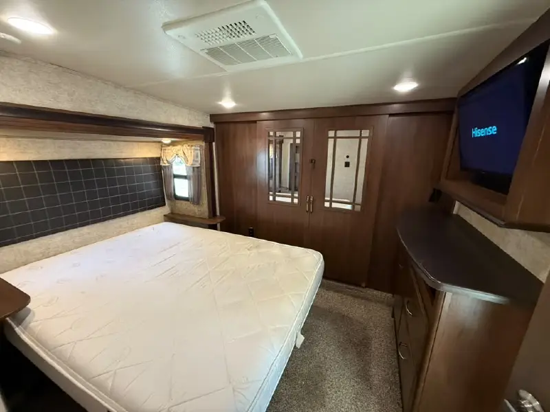 2017 FOREST RIVER SANDPIPER 381RBOK