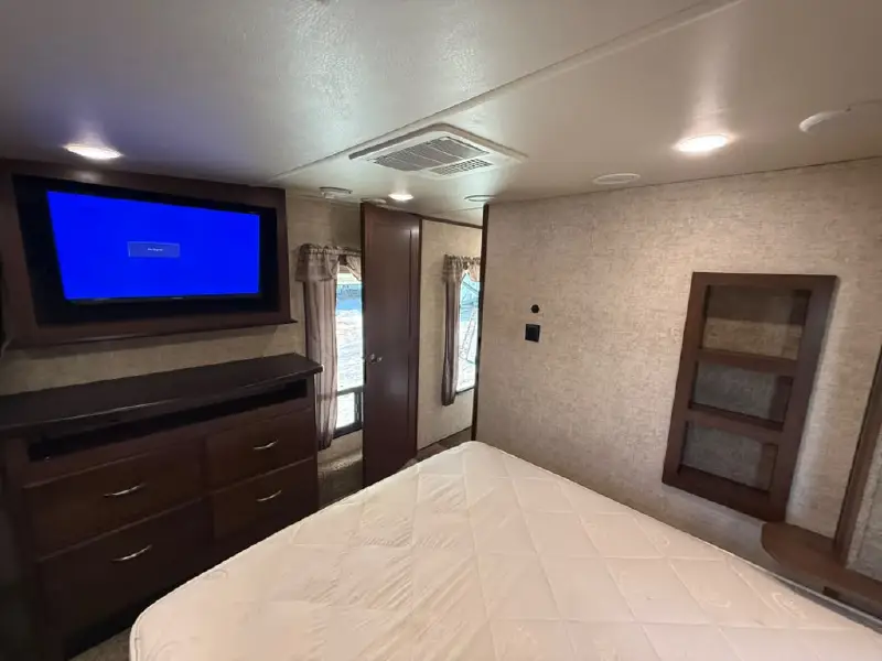 2017 FOREST RIVER SANDPIPER 381RBOK