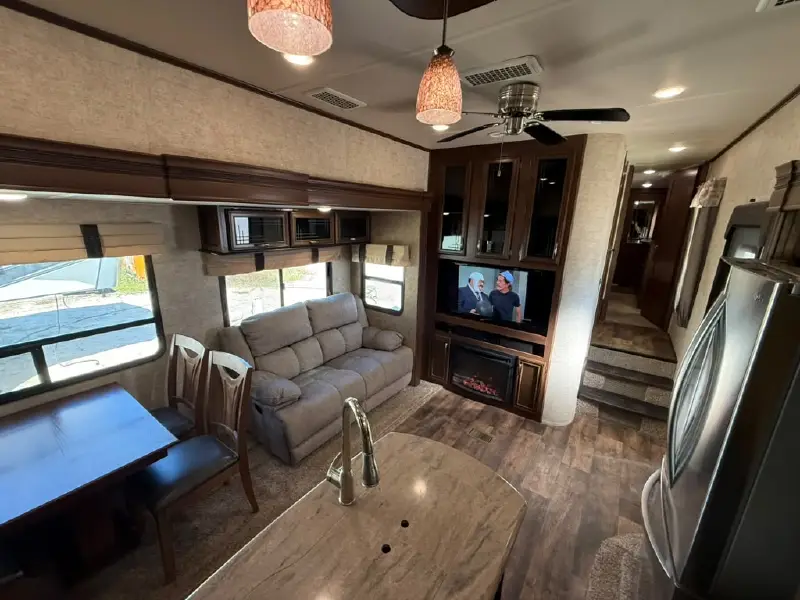 2017 FOREST RIVER SANDPIPER 381RBOK