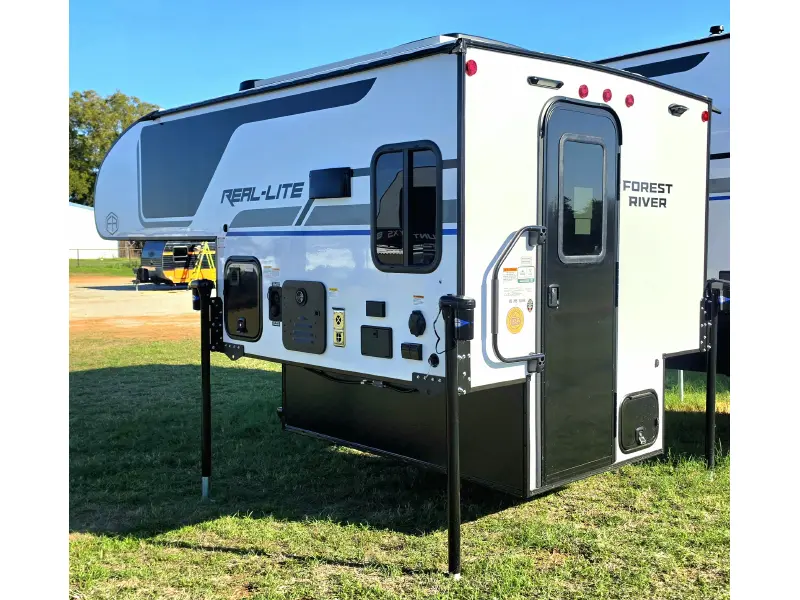 2027 Forest River Palomino Real Lite HS-1800