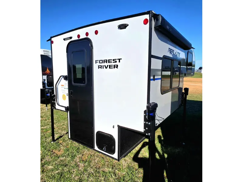 2027 Forest River Palomino Real Lite HS-1800