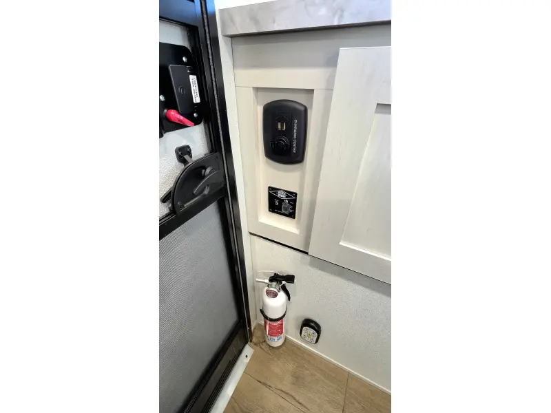 2027 Forest River Palomino Real Lite HS-1800