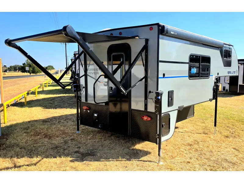2027 Forest River Palomino Real Lite HS-1806
