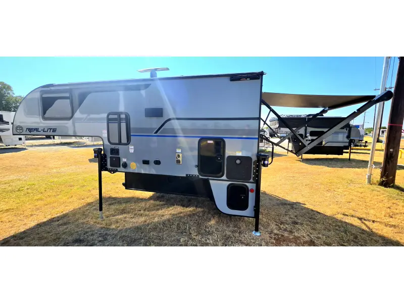 2027 Forest River Palomino Real Lite HS-1806