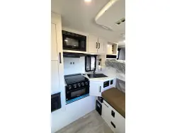 2027 Forest River Palomino Real Lite HS-1806