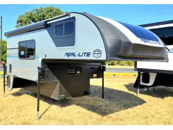 2027 Forest River Palomino Real Lite HS-1806