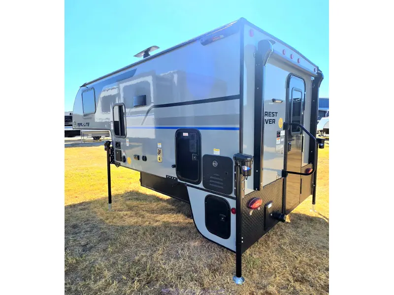 2027 Forest River Palomino Real Lite HS-1806