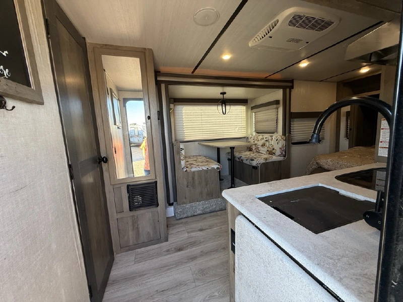 2022 FOREST RIVER SURVEYOR LEGEND 19RBLE