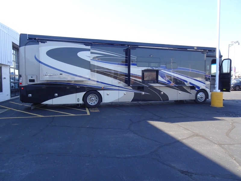 2018 FLEETWOOD DISCOVERY LXE 40X