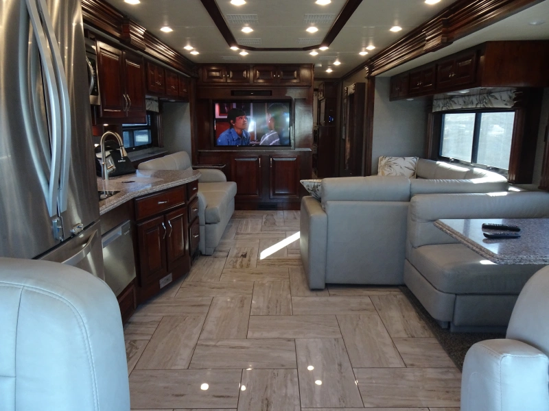 2018 FLEETWOOD DISCOVERY LXE 40X